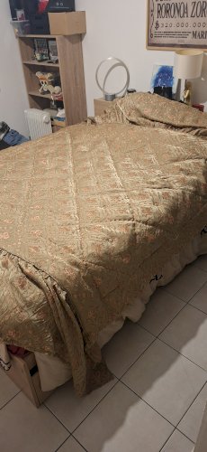 couvre-lit matelassé ancien