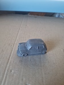 creation unique. Austin Mini Cooper  moulé en ciment