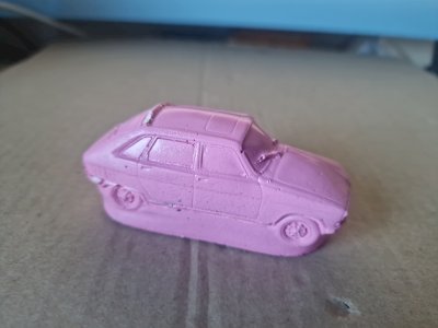 creation unique. Renault 16 moulé en ciment