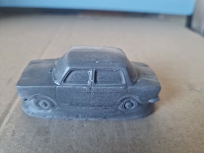 creation unique. Renault 8 moulé en ciment