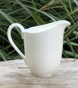 White porcelain cream jug Villeroy & Boch model Arco Weiss
