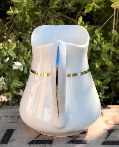 Crémier blanc liseré argenté en porcelaine CH-R