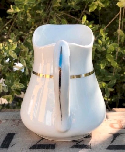 Crémier blanc liseré argenté en porcelaine CH-R