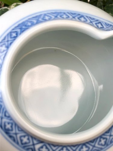 Crémier en porcelaine blanc et bleu