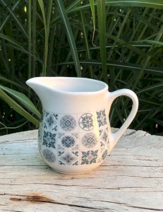 Crémier motifs géométriques gris et turquoise