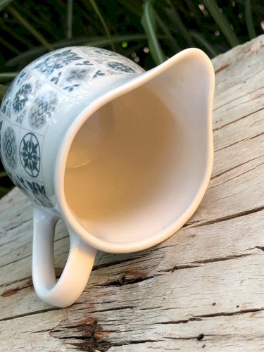 Crémier motifs géométriques gris et turquoise