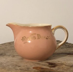 Pink and gold creamer Villeroy & Boch