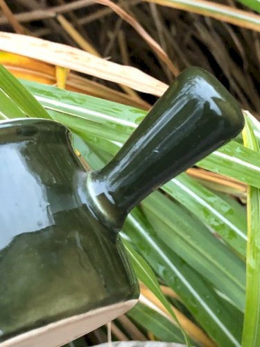 Crémier vintage en faïence vert foncé