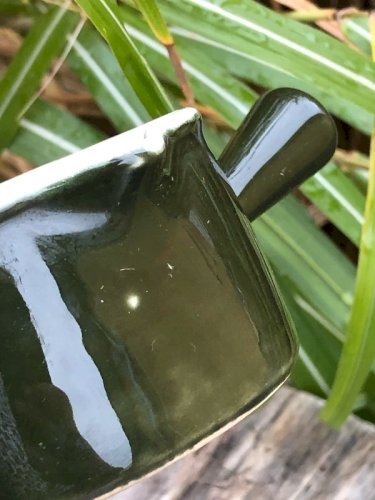 Crémier vintage en faïence vert foncé