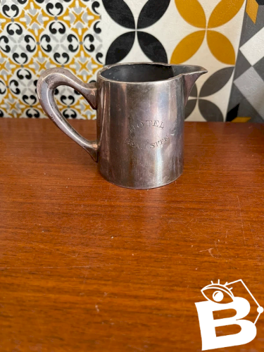Crémière ou pot à lait Ercuis hôtel beau site