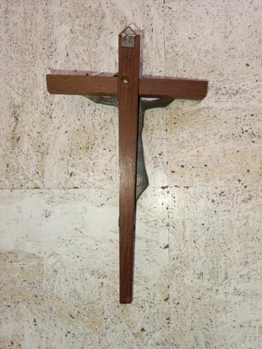croix en bois avec jesus  bronze ancienne en bon etat