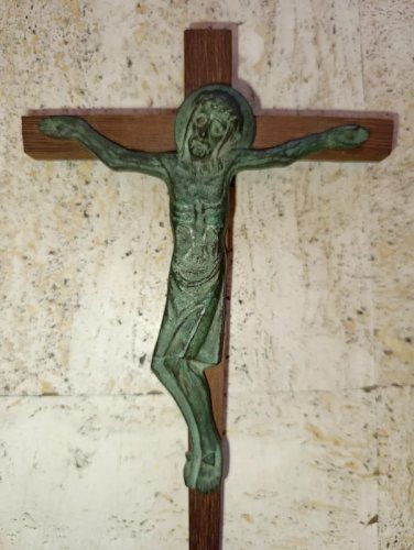 croix en bois avec jesus  bronze ancienne en bon etat