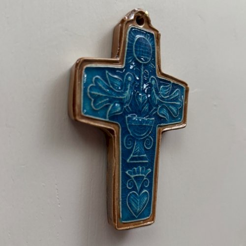 Croix en céramique fond bleu décor d'oiseaux par Taburet Quimper XXe M3940