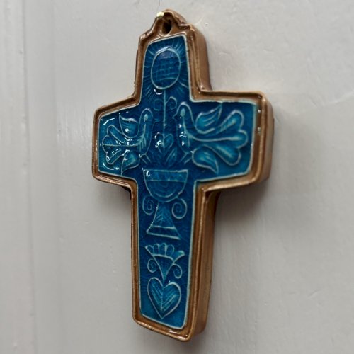 Croix en céramique fond bleu décor d'oiseaux par Taburet Quimper XXe M3940