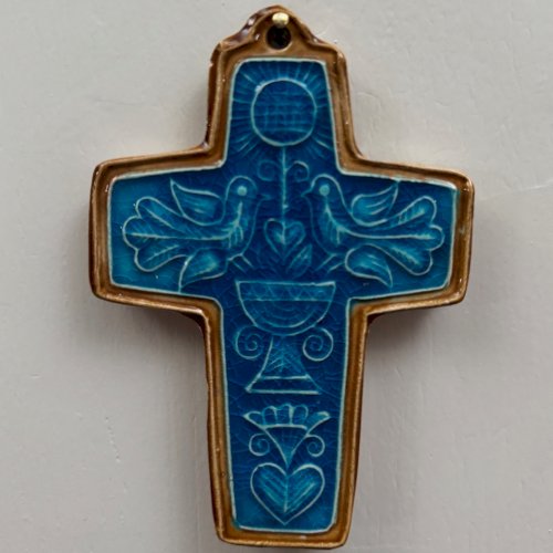 Croix en céramique fond bleu décor d'oiseaux par Taburet Quimper XXe M3940