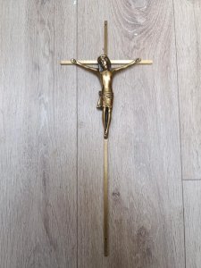 brass cross with gold-colored metal Jesus in good condition