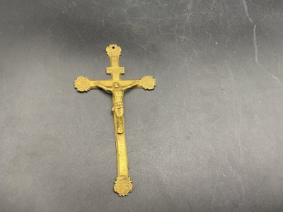 CROIX ou CRUCIFIX BRONZE ANCIEN .