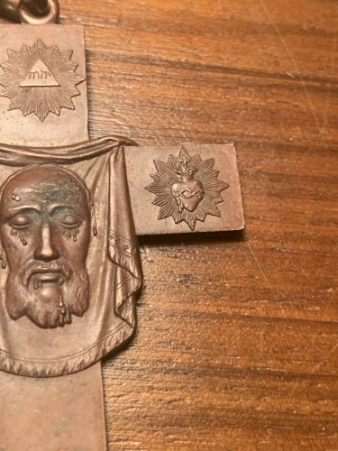 croix pectorale adoration réparatrice des nations catholiques représentées Rome