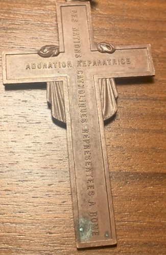 croix pectorale adoration réparatrice des nations catholiques représentées Rome