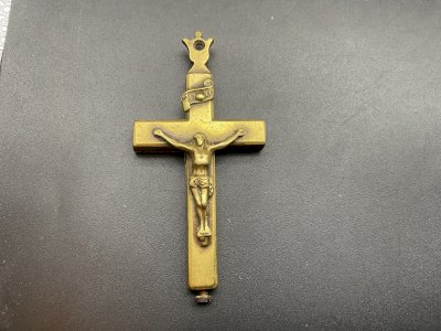 croix reliquaire en bronze