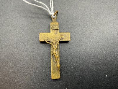 croix reliquaire en bronze