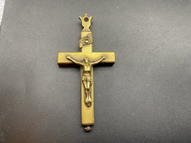 croix reliquaire en bronze