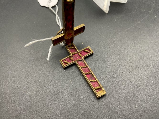 croix reliquaire en bronze