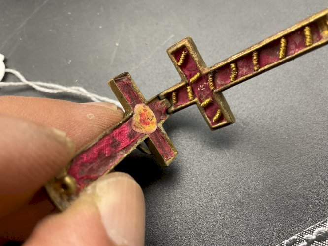 croix reliquaire en bronze