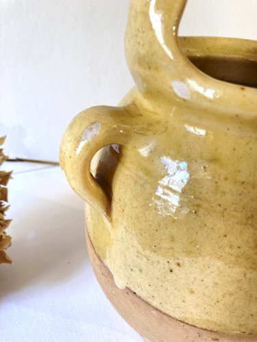 Cruche chevrette en grès émaillé jaune