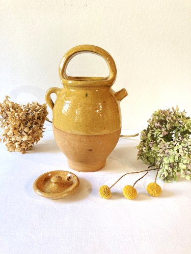 Cruche chevrette en grès émaillé jaune