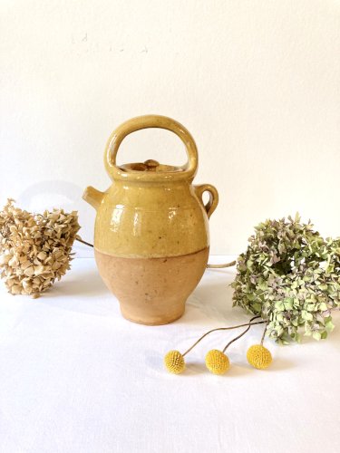 Cruche chevrette en grès émaillé jaune