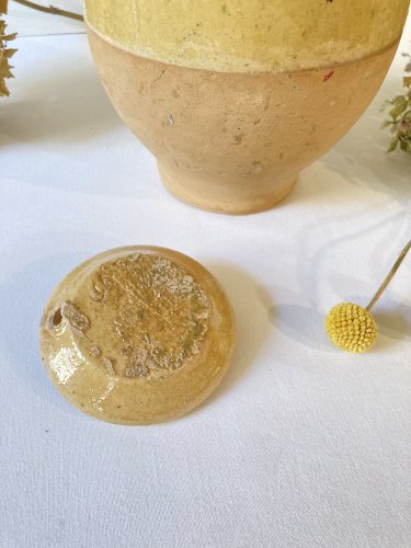 Cruche chevrette en grès émaillé jaune