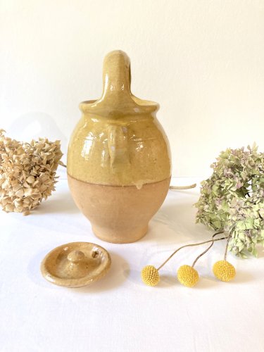 Cruche chevrette en grès émaillé jaune