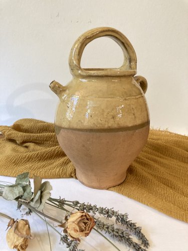 Cruche / Chevrette provençale ancienne (ca. 1960), en terre cuite vernissée jaune