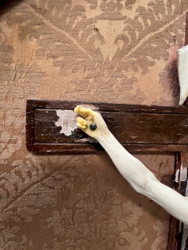 Crucifix dans un cadre en bois doré Objet de culte XIX siècle