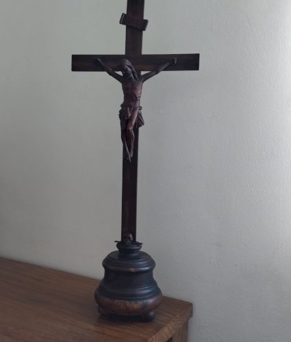 Crucifix d'autel en bois 