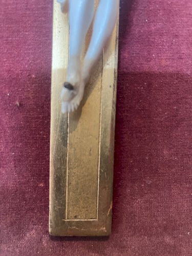 Crucifix en bois naturel Objet de culte et de dévotion XIX siècle