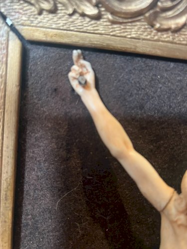 Crucifix en bois naturel Objet de culte et de dévotion XIX siècle