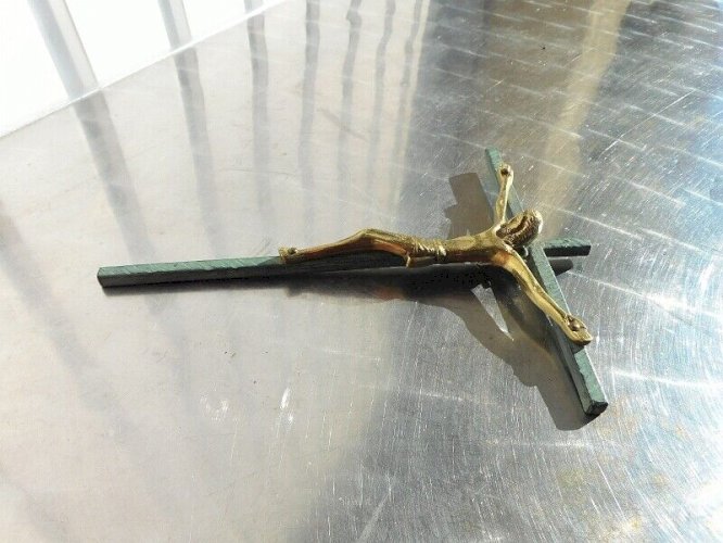 CRUCIFIX EN BRONZE ET CROIX VERTE N°1