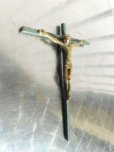 CRUCIFIX EN BRONZE ET CROIX VERTE N°1
