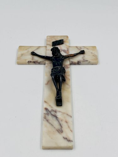 Crucifix en marbre
