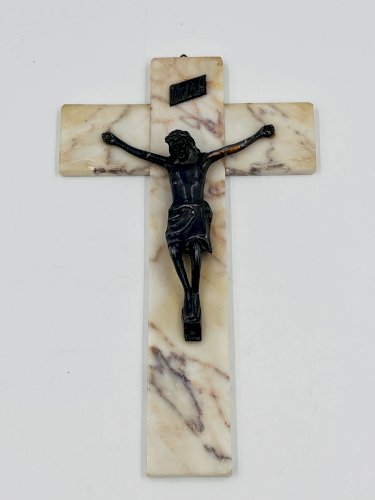 Crucifix en marbre