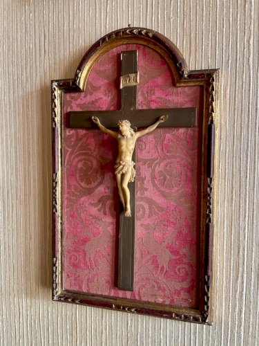 Crucifix encadrement 19ème