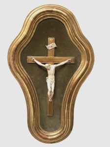 Crucifix sur un cadre en bois et stuc doré Objet de dévotion XIX siècle