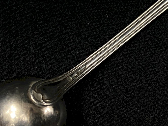 Cuillère à moutarde en métal argenté signé CHRISTOFLE modèle filet Louis XV