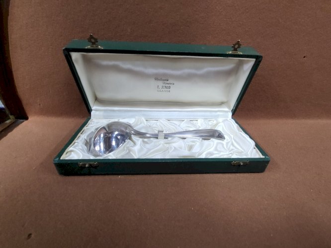 CUILLERE A SAUCE EN METAL ARGENTE EN COFFRET