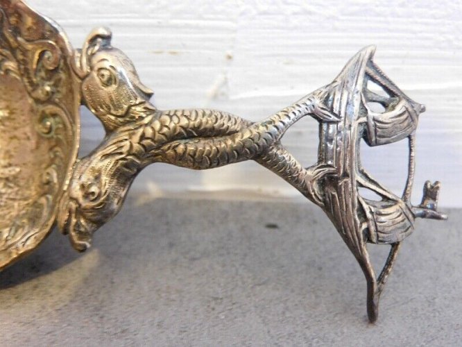 CUILLERE EN ARGENT MASSIF DU XVIII ème SIECLE