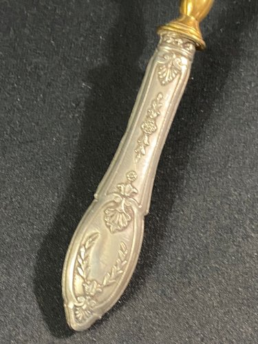 Cuillère saupoudreuse XIXe en argent de style Restauration