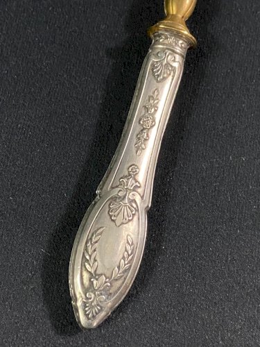 Cuillère saupoudreuse XIXe en argent de style Restauration