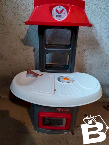 cuisine enfant ecoiffier avec nombreux accessoires en bon etat